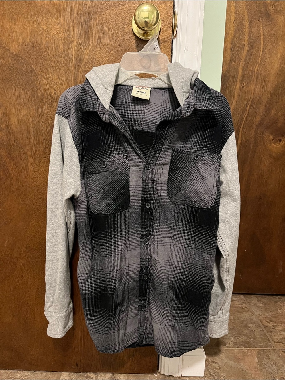 Smith’s American boys XL Black Plaid Hooded Button-Down Cotton Shirt